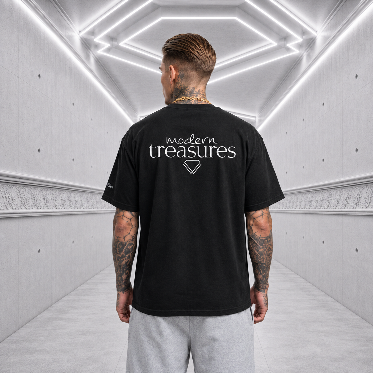 Back view of Modern Treasures - Premium T-shirt (Zwart)